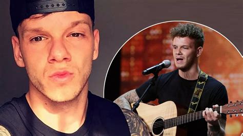 X Factor reject strips naked for sex education as Ellis Lacy ...